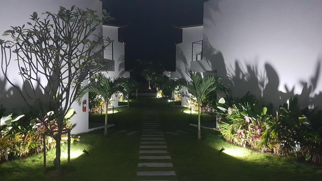 La Plage Resort & Beach Club Baan Tai Exteriör bild