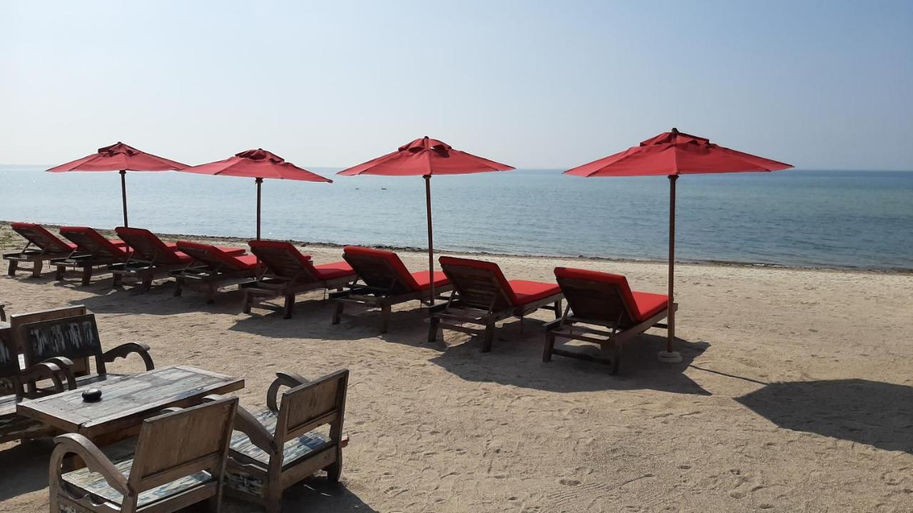 La Plage Resort & Beach Club Baan Tai Exteriör bild